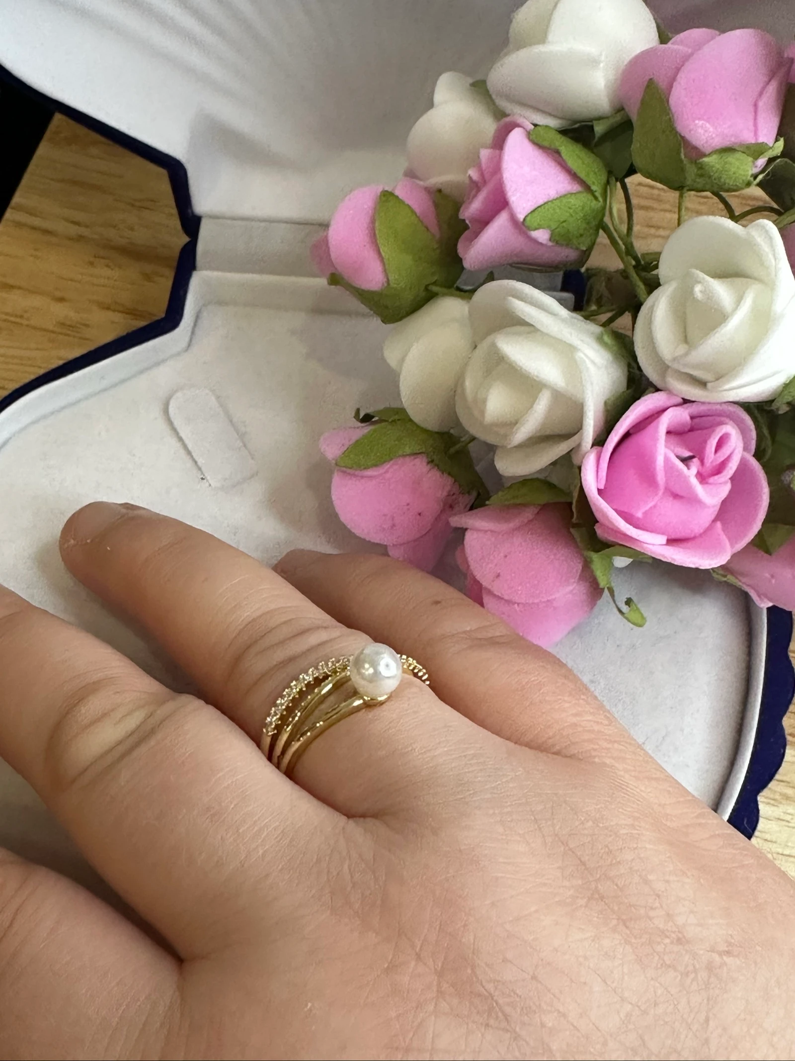 Open gold-plated ring with mother-of-pearl and rhinestones – photo 2